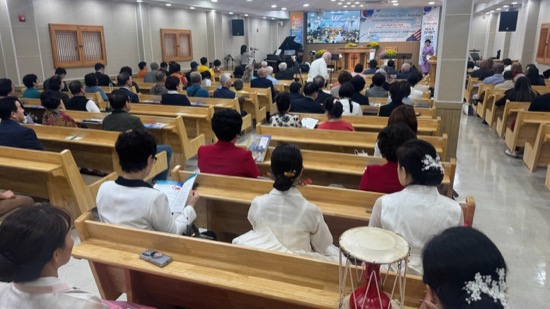 A group of people sitting in a room