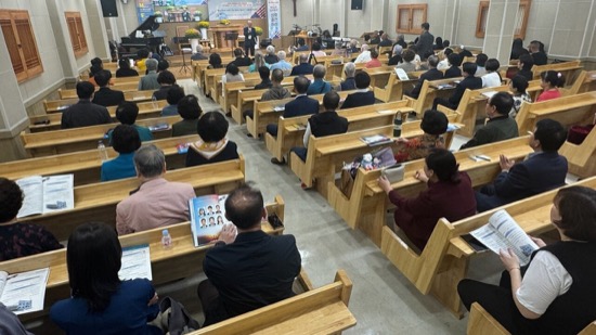A group of people sitting in a room