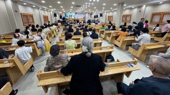 A group of people sitting in a room
